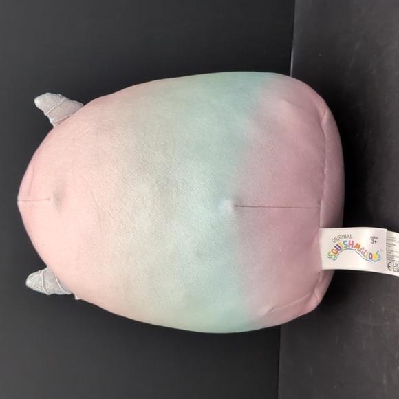 Squishmallows Yara The Yeti Pastel Rainbow Plush Toy. - Picture 4 of 7